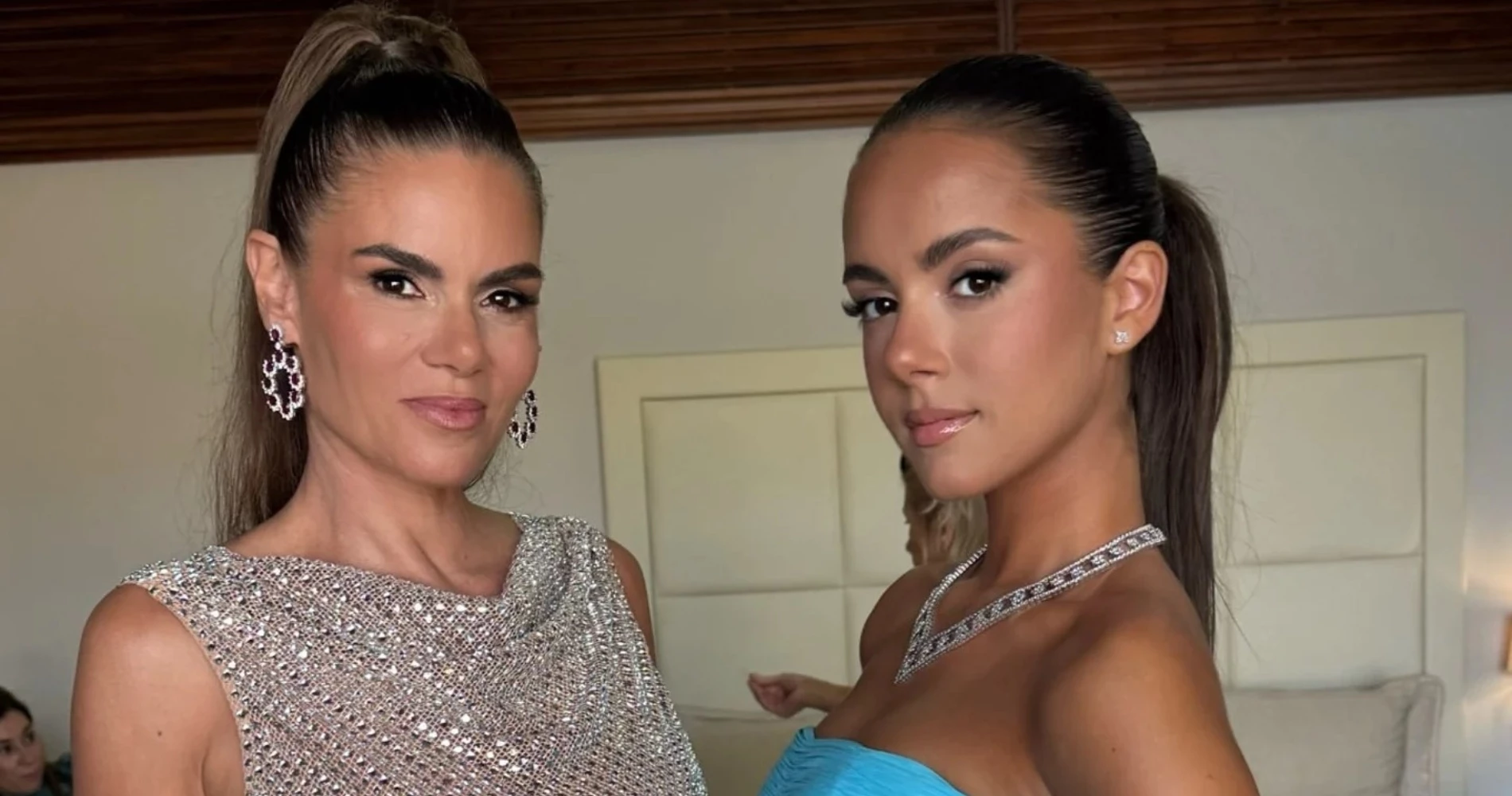 Νταίζη Νίκα | Ο παραμυθένιος γιορτινός διάκοσμος στο υπερπολυτελές σαλόνι της