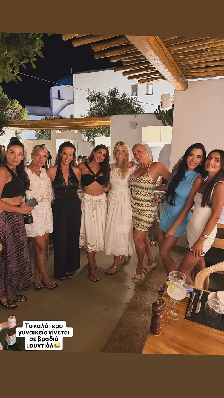 Σταματίνα Τσιμτσιλή | Η λευκή φούστα της με δαντέλα από τη Mango είναι σε έκπτωση