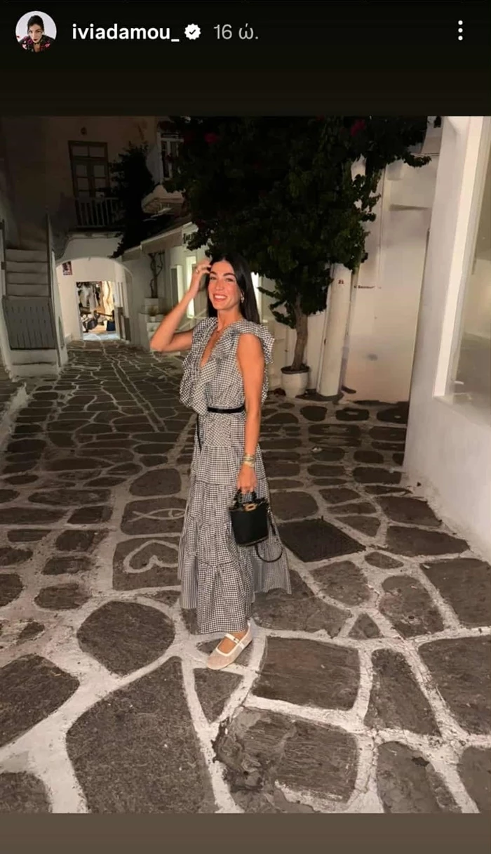 Η Ήβη Αδάμου με το gingham φόρεμά