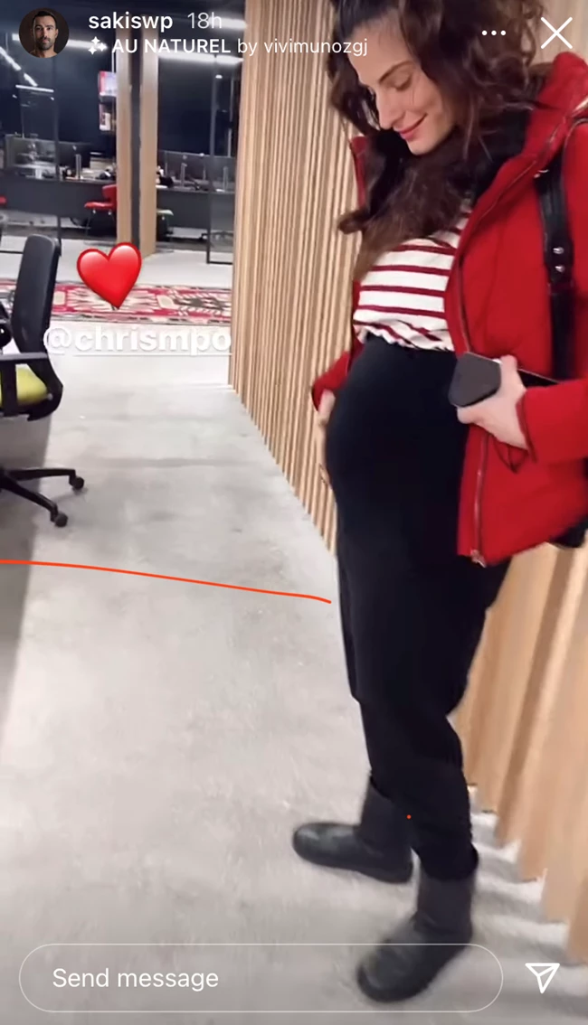 Σάκης Τανιμανίδης | Μάς δείχνει τη φουσκωμένη κοιλίτσα της Χριστίνας Μπόμπα