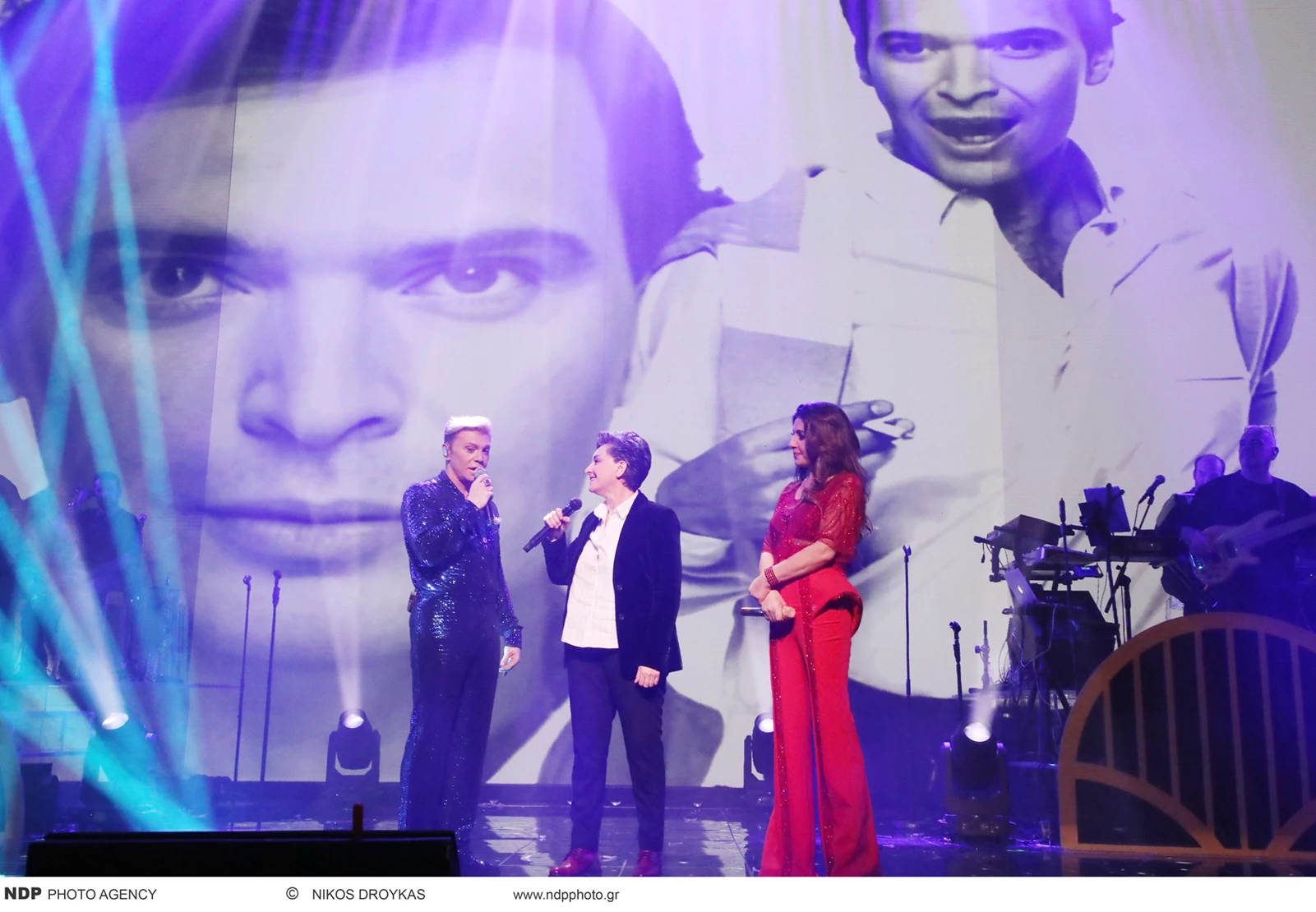 Ηρώ Τάκης Ζαχαράτος και Έλενα Παπαρίζουν ερμηνεύουν το "Οδός Ονείρων" του Γιώργου Μαρίνου