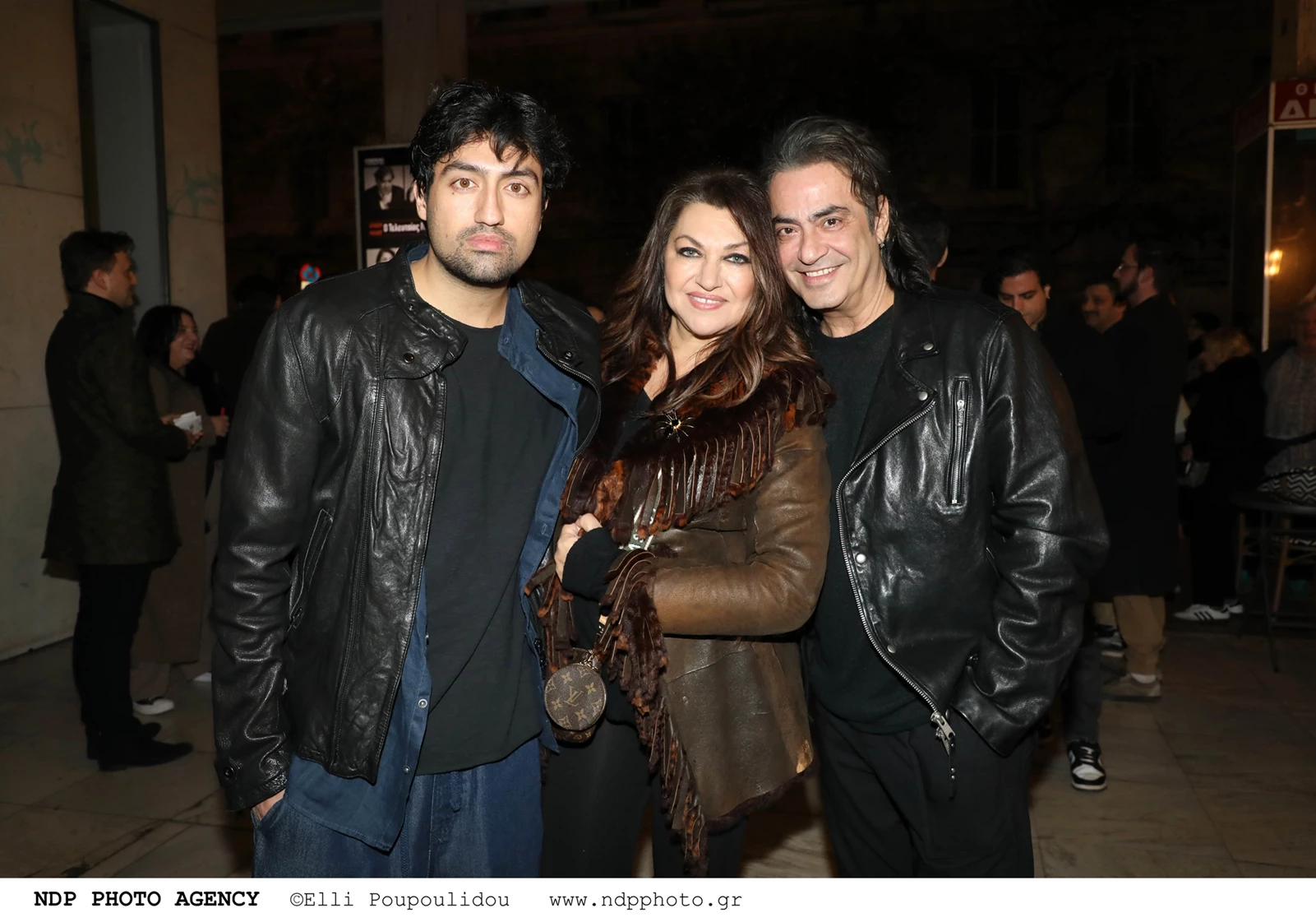 Καίτη Γαρμπή και Διονύσης Σχοινάς με τον γιο τους στην επίσημη πρεμιέρα του "Σποτ"