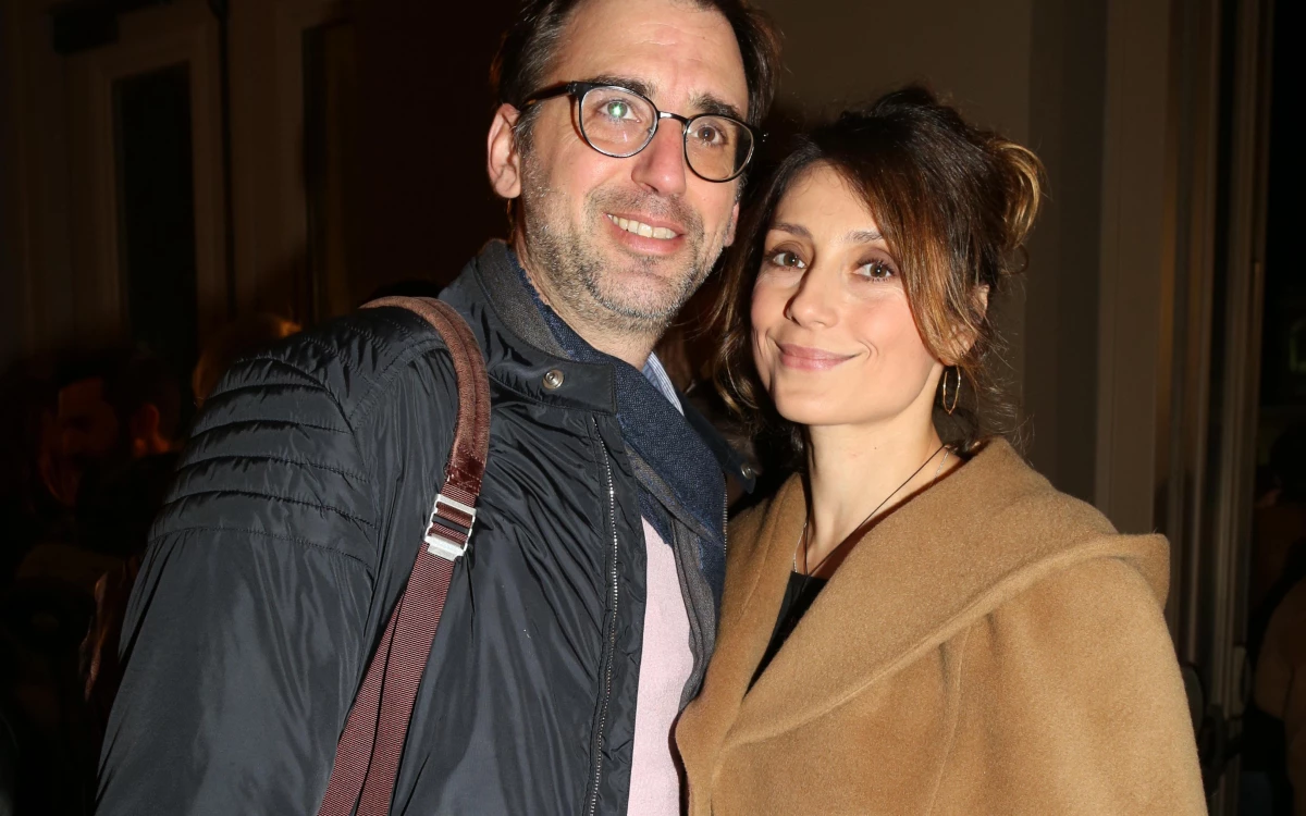 Στο σαλόνι της Ευδοκίας Ρουμελιώτη | Οι οικογενειακές στιγμές δίπλα στο υπέροχο χριστουγεννιάτικο δέντρο