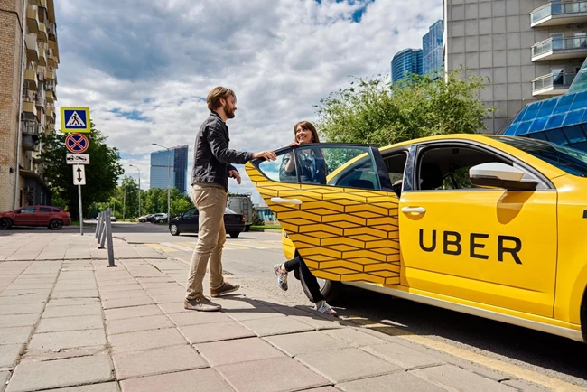 Ο Χαμένος Θησαυρός | Οδηγοί συνεργαζόμενοι με την Uber μοιράζονται τις ιστορίες των ξεχασμένων αντικειμένων στα ταξί