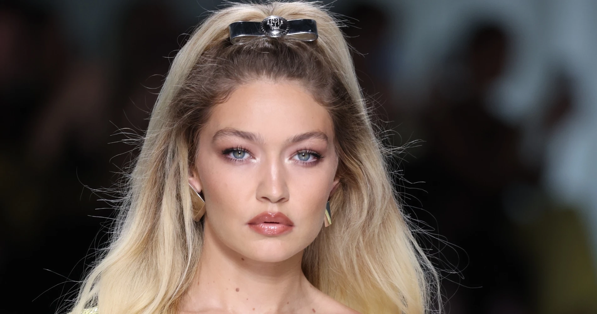 4 beauty tips που ίσως δεν σου έμαθε η μαμά σου — και πρέπει να εντάξεις στη skincare ρουτίνα σου