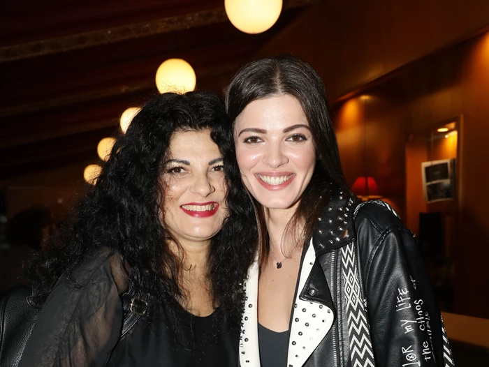 Τζένη Καζάκου | Στη θεατρική πρεμιέρα της μητέρας της, Τάνιας Τρύπη