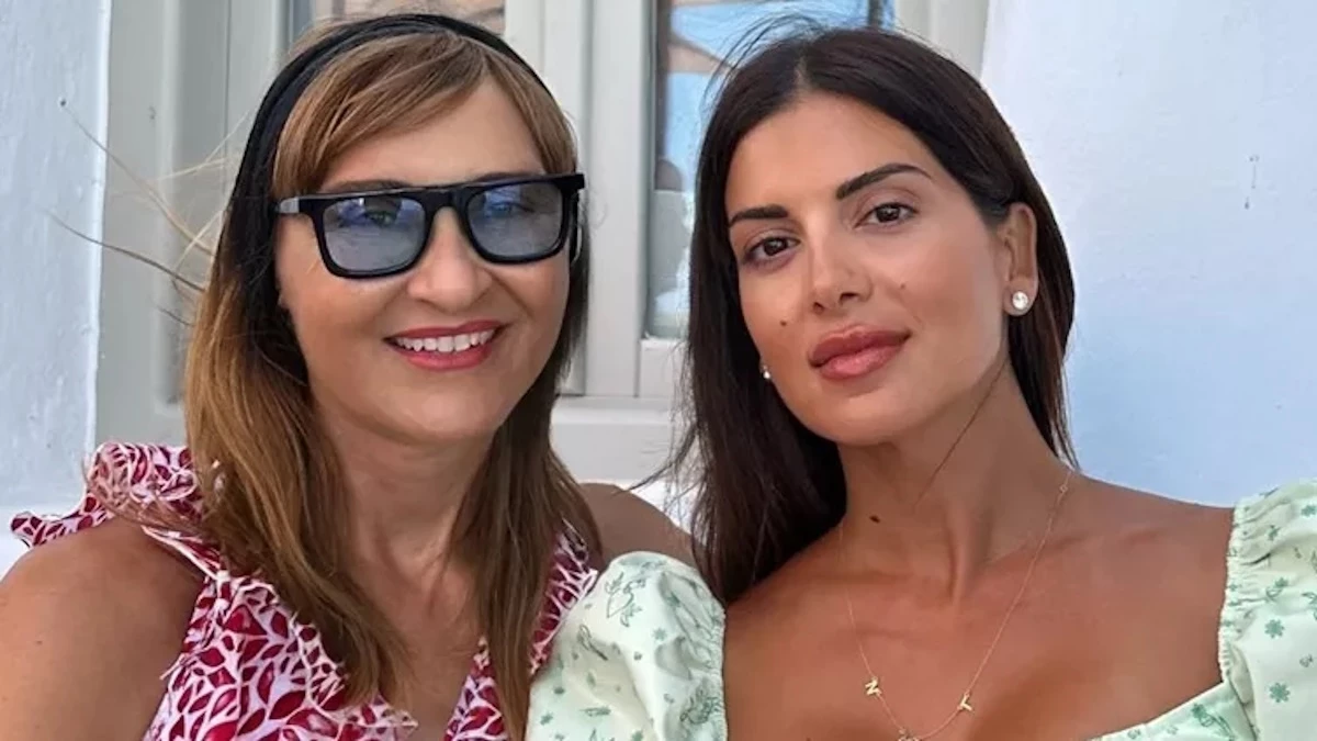 Μάρα Ζαχαρέα & Σταματίνα Τσιμτσιλή | Κομψές εμφανίσεις σε lunch break με φόντο τον Παρθενώνα