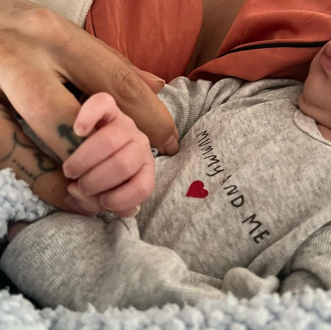 Η Ελένη Φουρέιρα μόλις δημοσίευσε την πρώτη φωτογραφία του γιου της