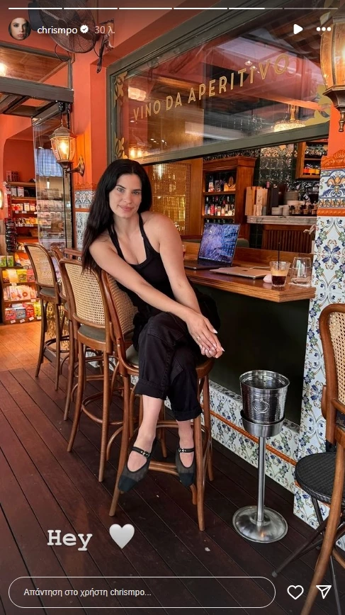 Η Χριστίνα Μπόμπα με "glazed" mani - pedi | Η τάση στα νύχια που κάνει θραύση στα social media τώρα