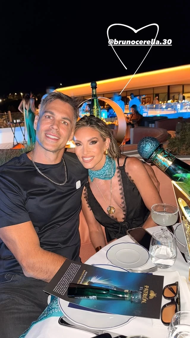 Αθηνά Οικονομάκου | Λιώνει από έρωτα στην αγκαλιά του Μπρούνο Τσερέλα