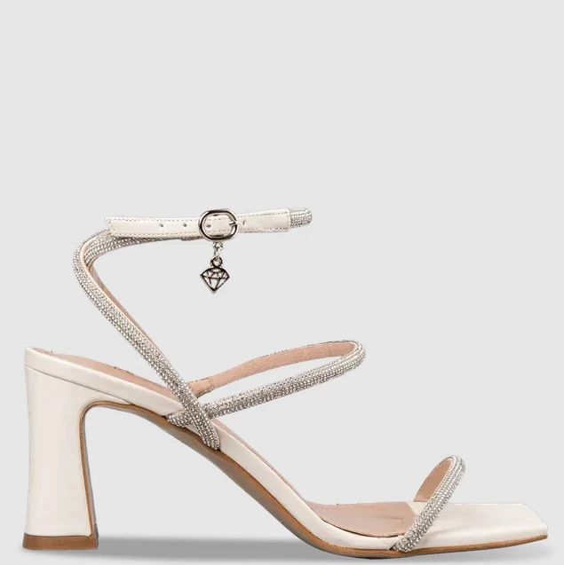 Παντρεύεσαι το καλοκαίρι; Αυτά τα κομψά και άνετα παπούτσια θα αναδείξουν το bridal look σου