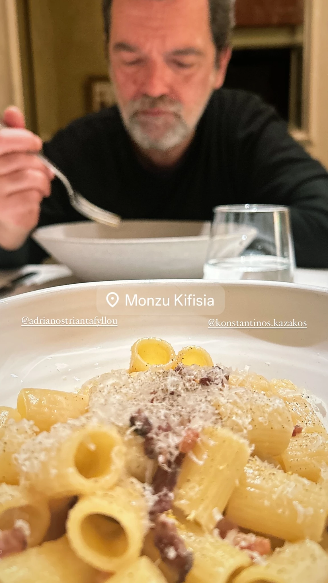 Τζένη Καζάκου | Με τον πατέρα της, Κωνσταντίνο Καζάκο στο γκουρμέ ιταλικό εστιατόριο που μαγειρεύει ο σύντροφός της