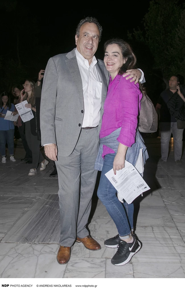Ο Χρήστος Χωμενίδης και η Γωγώ Μπρέμπου σε μία σπάνια δημόσια εμφάνιση στο Ηρώδειο