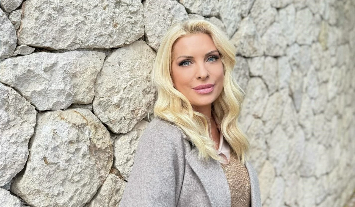 H Ελένη Μενεγάκη στο κόκκινο χαλί του Φεστιβάλ των Καννών, με εκθαμβωτική MIRO δημιουργία