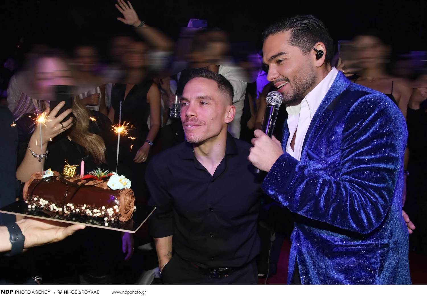 Λευτέρης Πετρούνιας | Η έκπληξη του Χρήστου Μάστορα για τα γενέθλιά του