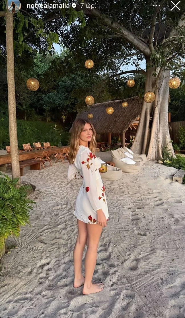 Η Αμαλία Κωστοπούλου σε εξωτική βραδιά με τον σύντροφό της - Στην αμμουδιά με κιθάρες