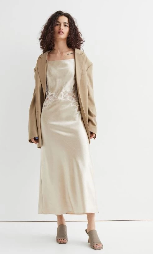 Το H&M φόρεμα της Σταματίνας Τσιμτσιλή είναι η ιδανική πρόταση για τα βραδινά σου looks