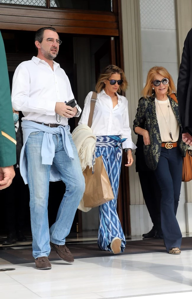 Τατιάνα Μπλάτνικ | Σου δείχνει έναν έξυπνο τρόπο για να φορέσεις την εμπριμέ παντελόνα σου στο γραφείο