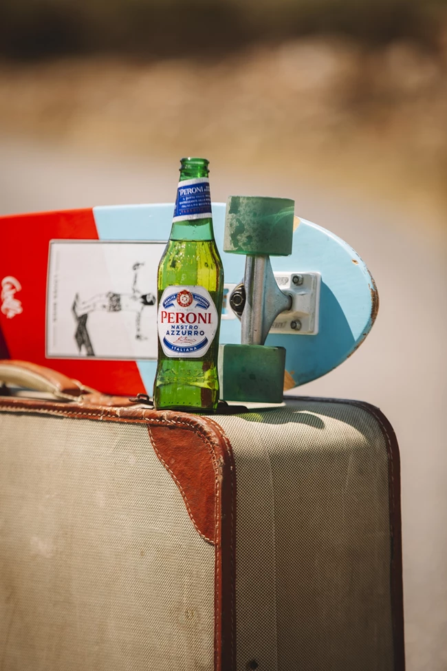 Live Every Moment | Με φόντο την πανέμορφη Αντίπαρο και με πρωταγωνιστές "φρέσκα" πρόσωπα, η Peroni Nastro Azzurro μας καλεί για μια ακόμα χρονιά να ζήσουμε την κάθε στιγμή