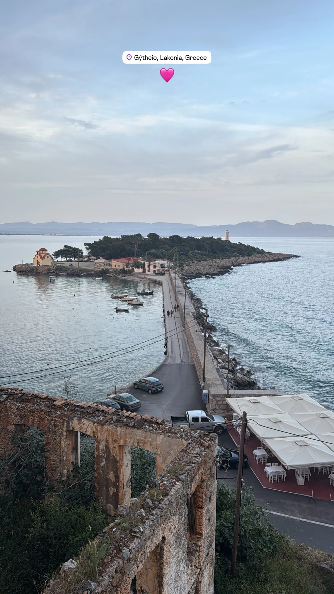 Αθηνά Οικονομάκου | Πάσχα στη γενέτειρά της με τον Μπρούνο Τσερέλα και τα παιδιά της
