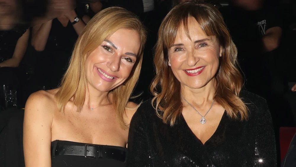 Κορίτσια στον ήλιο | Η Μάρα Ζαχαρέα και η Τίνα Μεσσαροπούλου ποζάρουν με matchy matchy μαύρο μαγιό