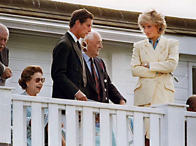 Κάρολος | Τα αγκάθια της δημόσιας εικόνας του & η διαδρομή μέχρι να κερδίσει την αγάπη του κόσμου