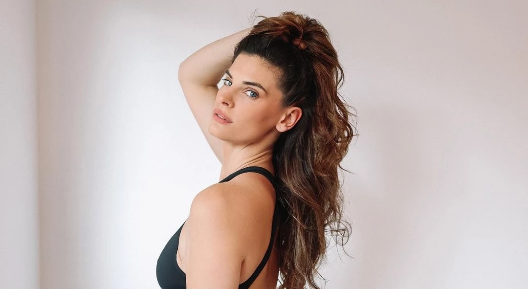 Αγνώριστη η Χριστίνα Μπόμπα | Η μεγάλη αλλαγή στα μαλλιά της