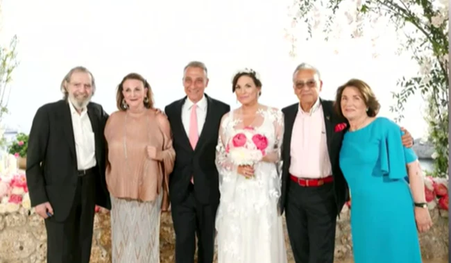 Όλγα Κεφαλογιάννη - Μίνως Μάτσας | Η πρώτη οικογενειακή φωτογραφία του γάμου τους