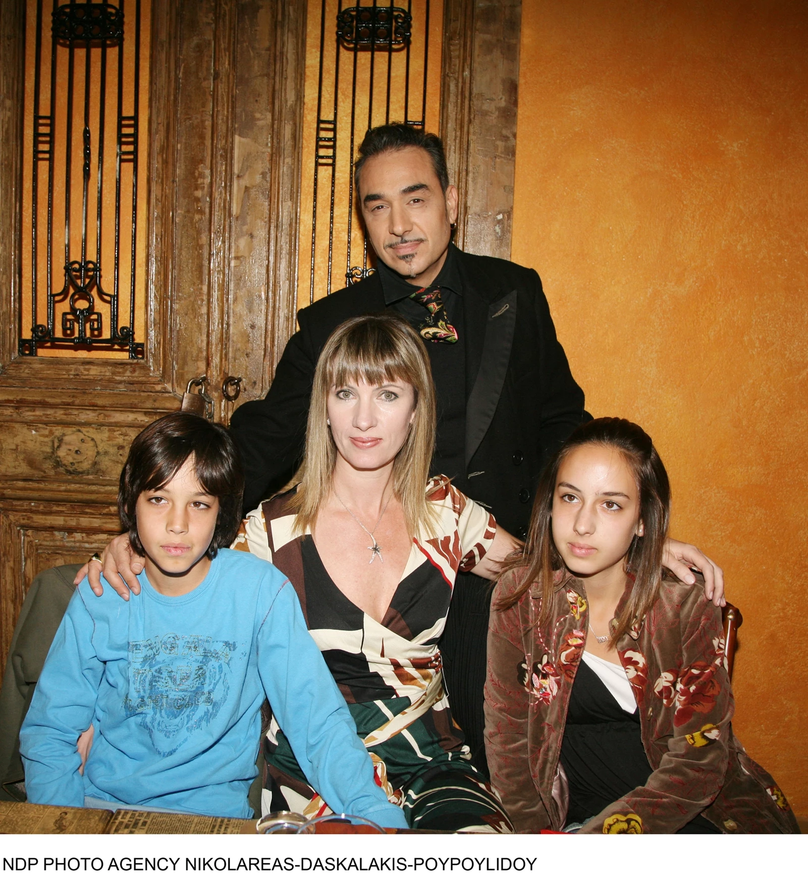 Κίλι Σφακιανάκη | Η άγνωστη μάχη με το Πάρκισον και οι σπάνιες εμφανίσεις στο πλευρό του Νότη Σφακιανάκη