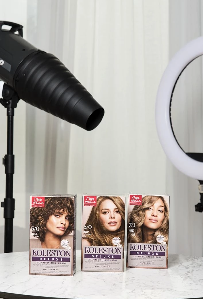 Η Χριστίνα Κανελλοπούλου ανανέωσε το χρώμα των μαλλιών της στο σπίτι [και εμείς μόλις βρήκαμε την πιο effortless βαφή χωρίς αμμωνία για pro αποτέλεσμα]