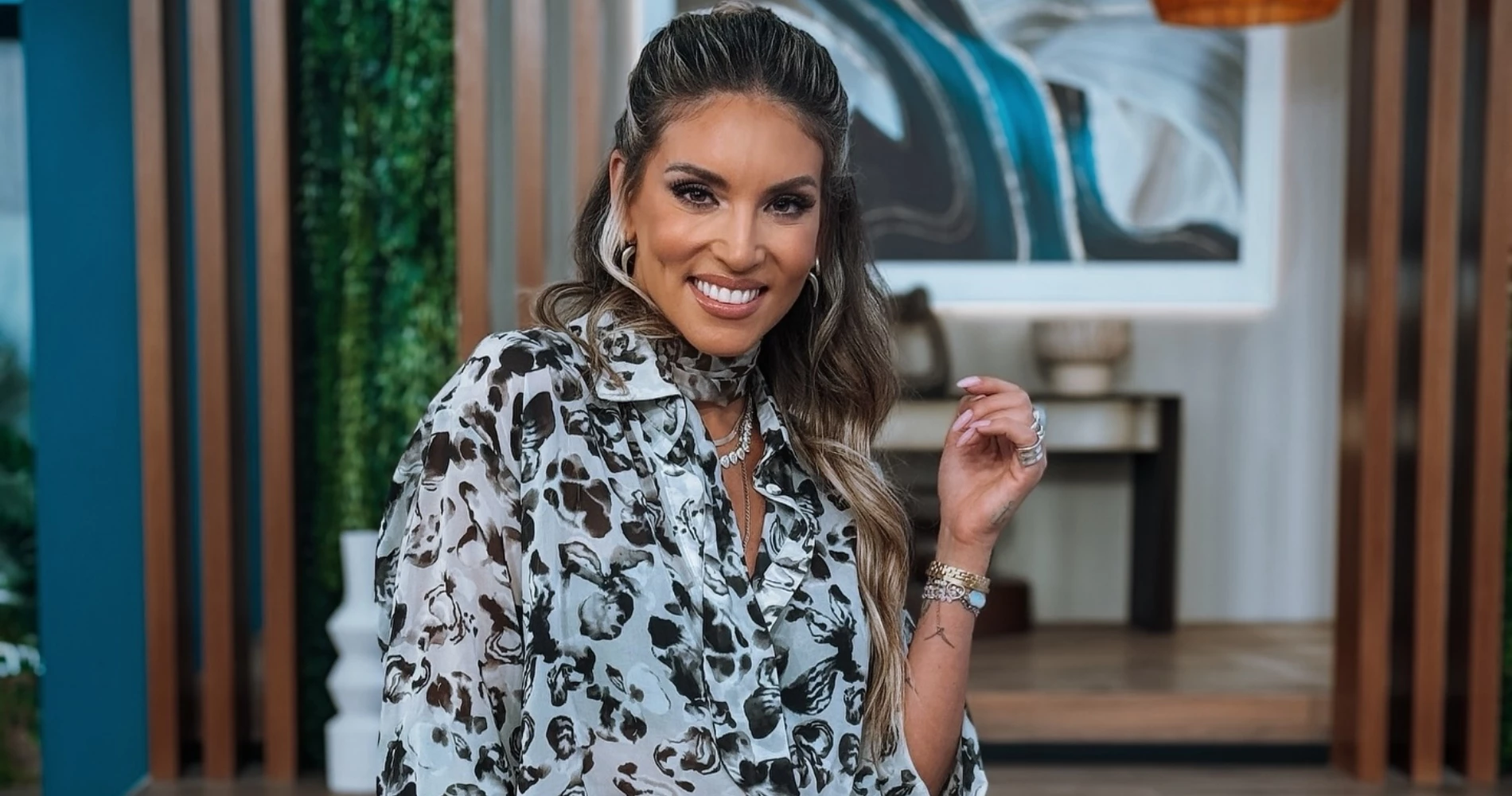 Ενθουσιασμένη η Αθηνά Οικονομάκου | Τα πρώτα στιγμιότυπα από την τηλεοπτική της επιστροφή