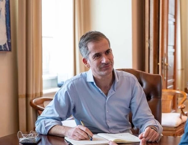 Ο Κώστας Μπακογιάννης όπως δεν τον έχουμε ξανά δει | Η συγκινητική ανάρτηση για τον γιο του