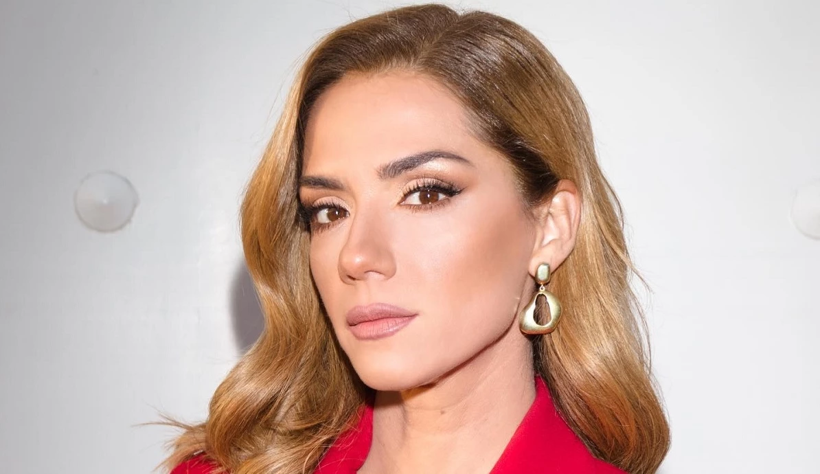 Βάσω Λασκαράκη | Το εντυπωσιακό glamorous look σε βραδινή της έξοδο