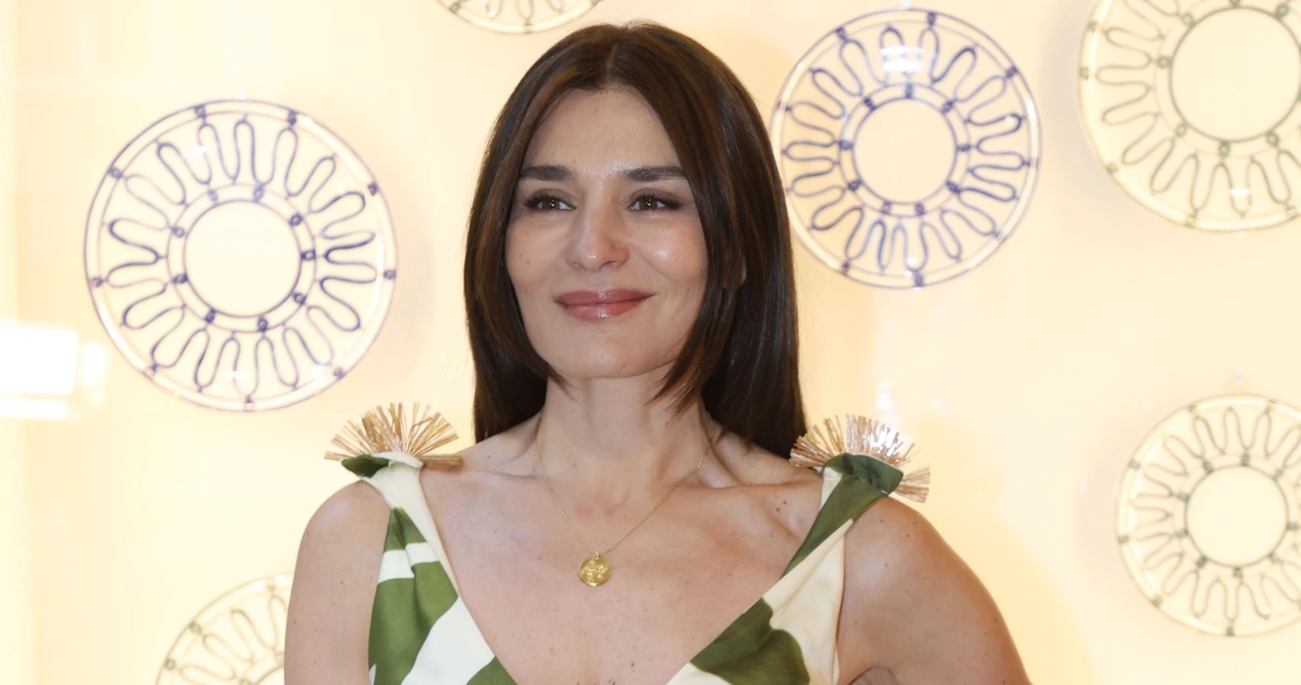 Μαρία Ναυπλιώτου | Στην παραλία με το μπικίνι της και ένα ποτήρι κρασί