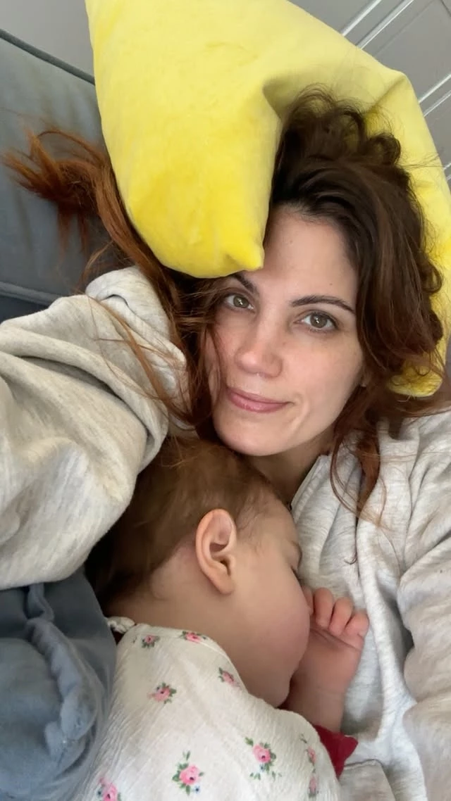 Μαίρη Συνατσάκη & Ολίβια Στρατή αγκαλιά