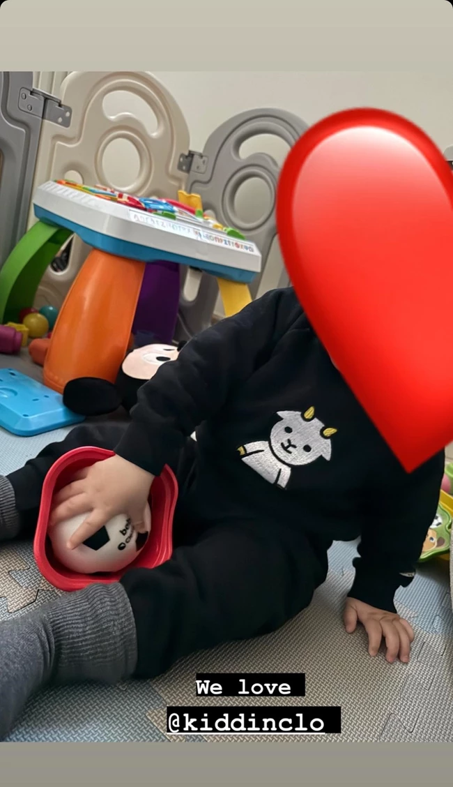 Ελένη Φουρέιρα | Ο γιος της παίζει στο playroom του σπιτιού