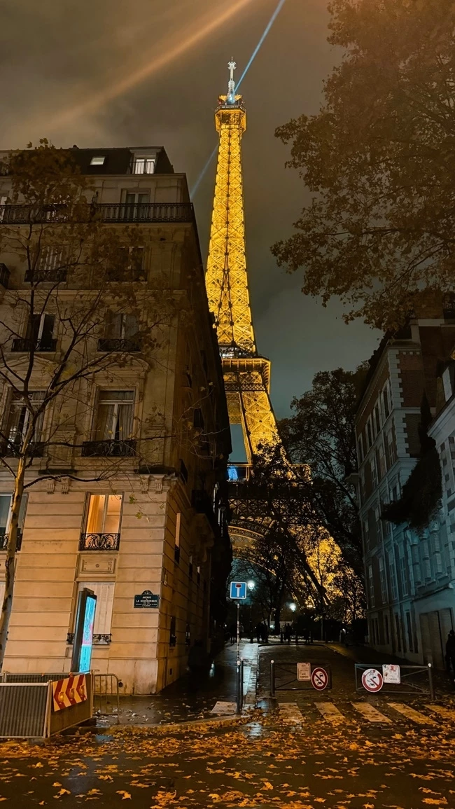 Εβελίνα in Paris | Η Εβελίνα Νικόλιζα είναι στο Παρίσι και εμείς θέλουμε να κλείσουμε εισιτήρια άμεσα