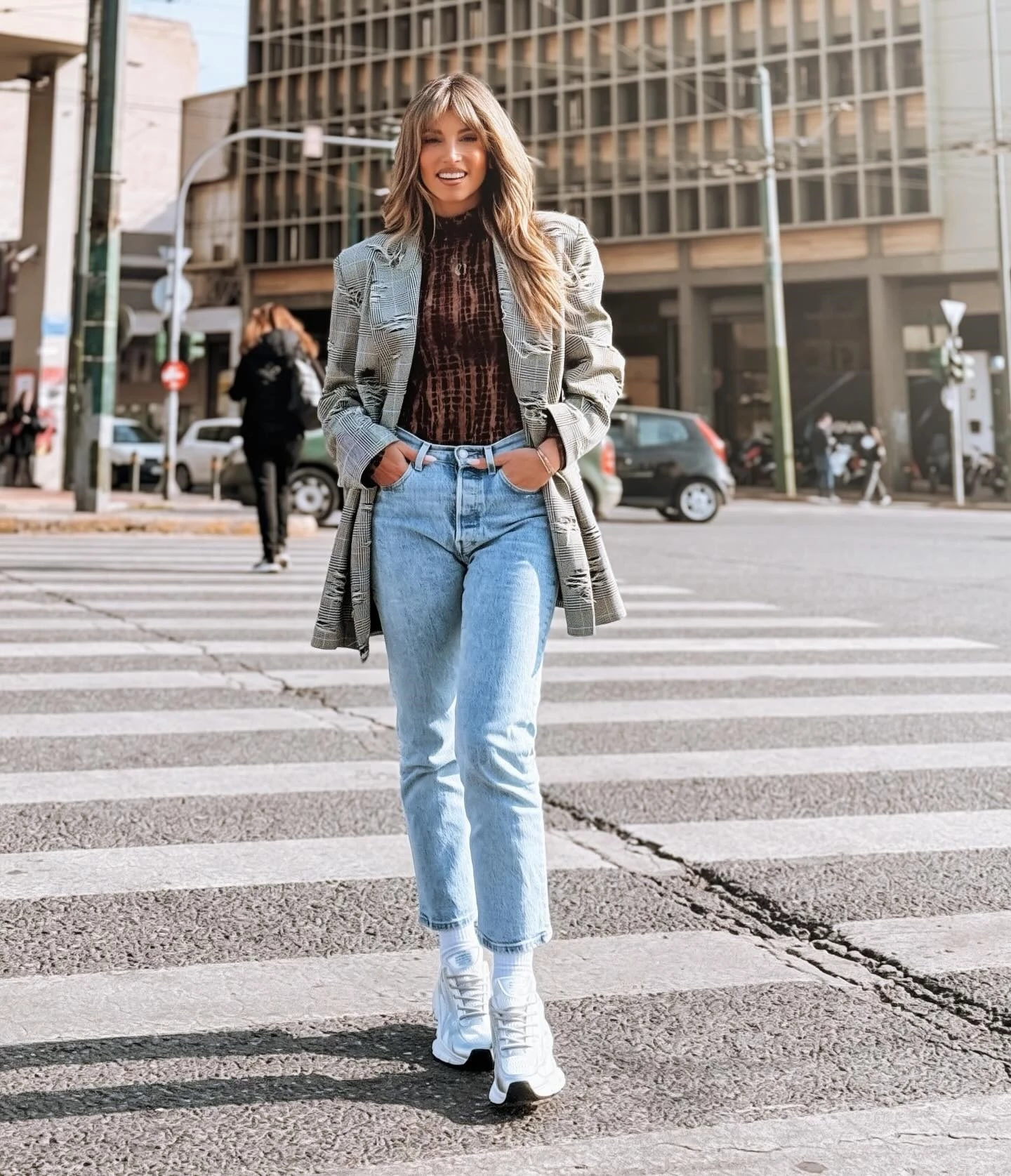 Η Αθηνά Οικονομάκου με τα πιο άνετα sneakers | Κοστίζουν λιγότερο από 40 ευρώ