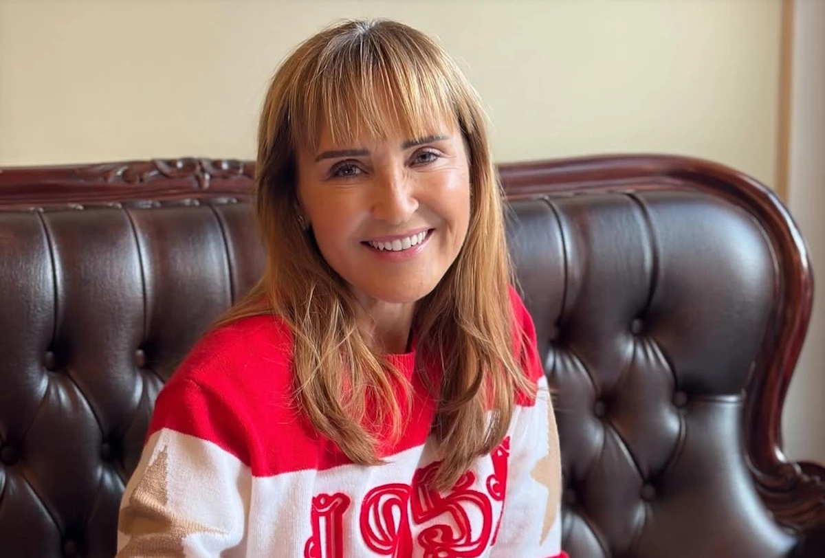 Μάρα Ζαχαρέα | Μάς δείχνει το πανέμορφο δέντρο που φώτισε το σαλόνι της