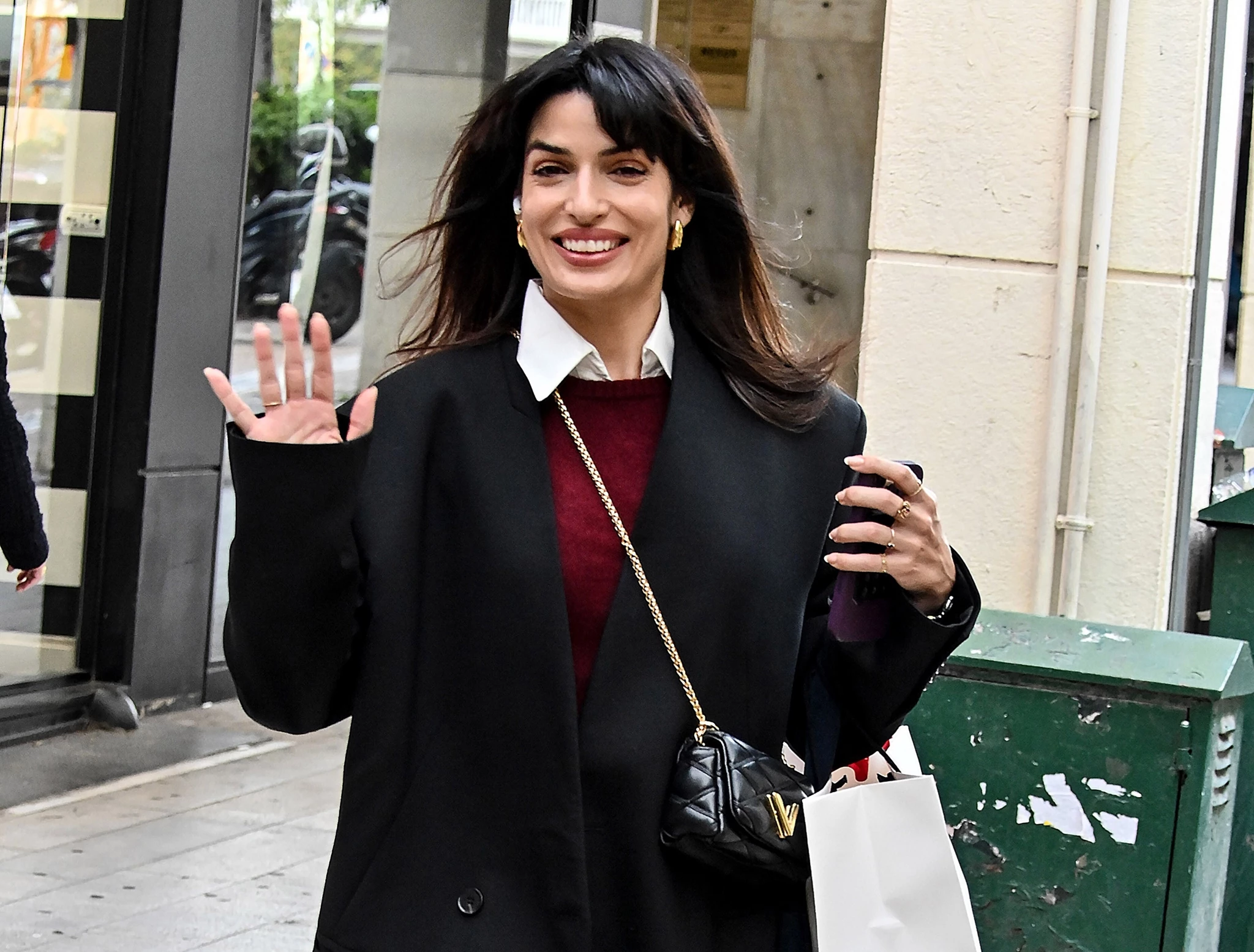 Για ψώνια η Τόνια Σωτηροπούλου | Με τέλειο chic σύνολο στο κέντρο της Αθήνας