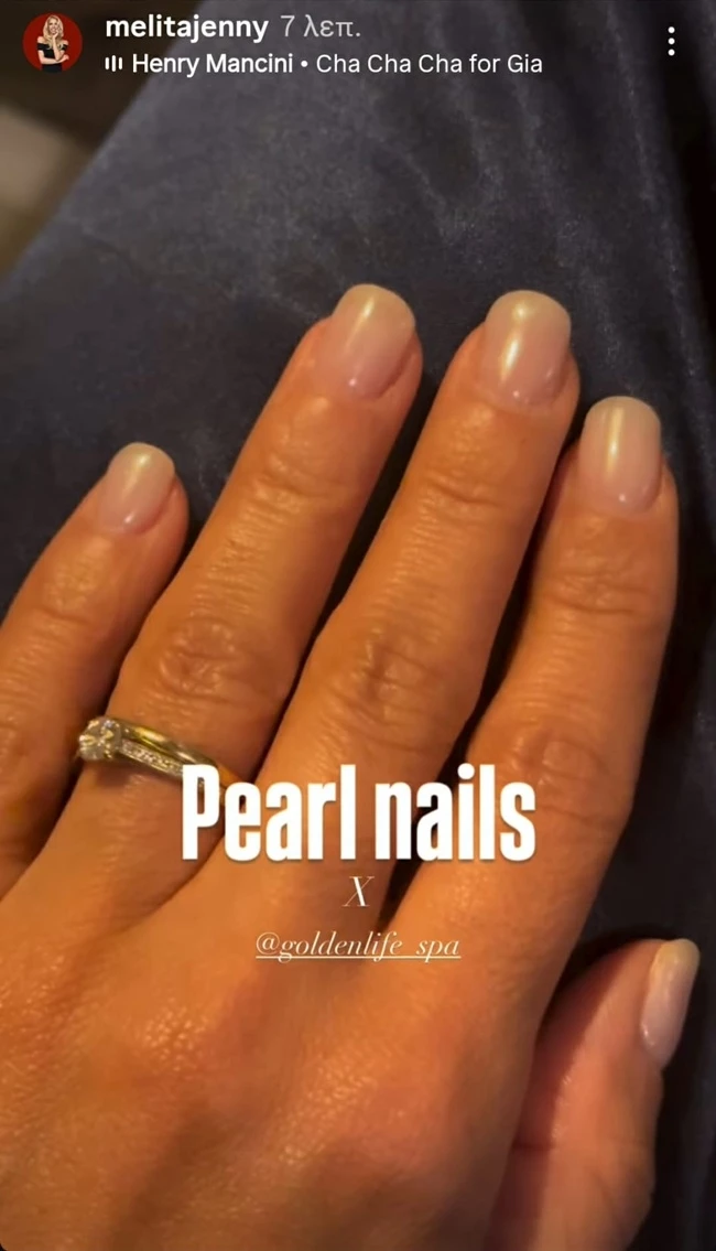 Η Τζένη Μελιτά με pearl nails