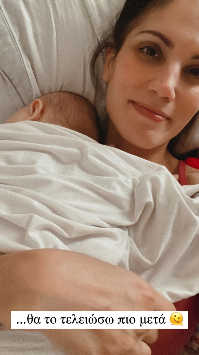 Μαίρη Συνατσάκη | Η μικρή Ολίβια κοιμάται στην αγκαλιά της και το Instagram "λιώνει"
