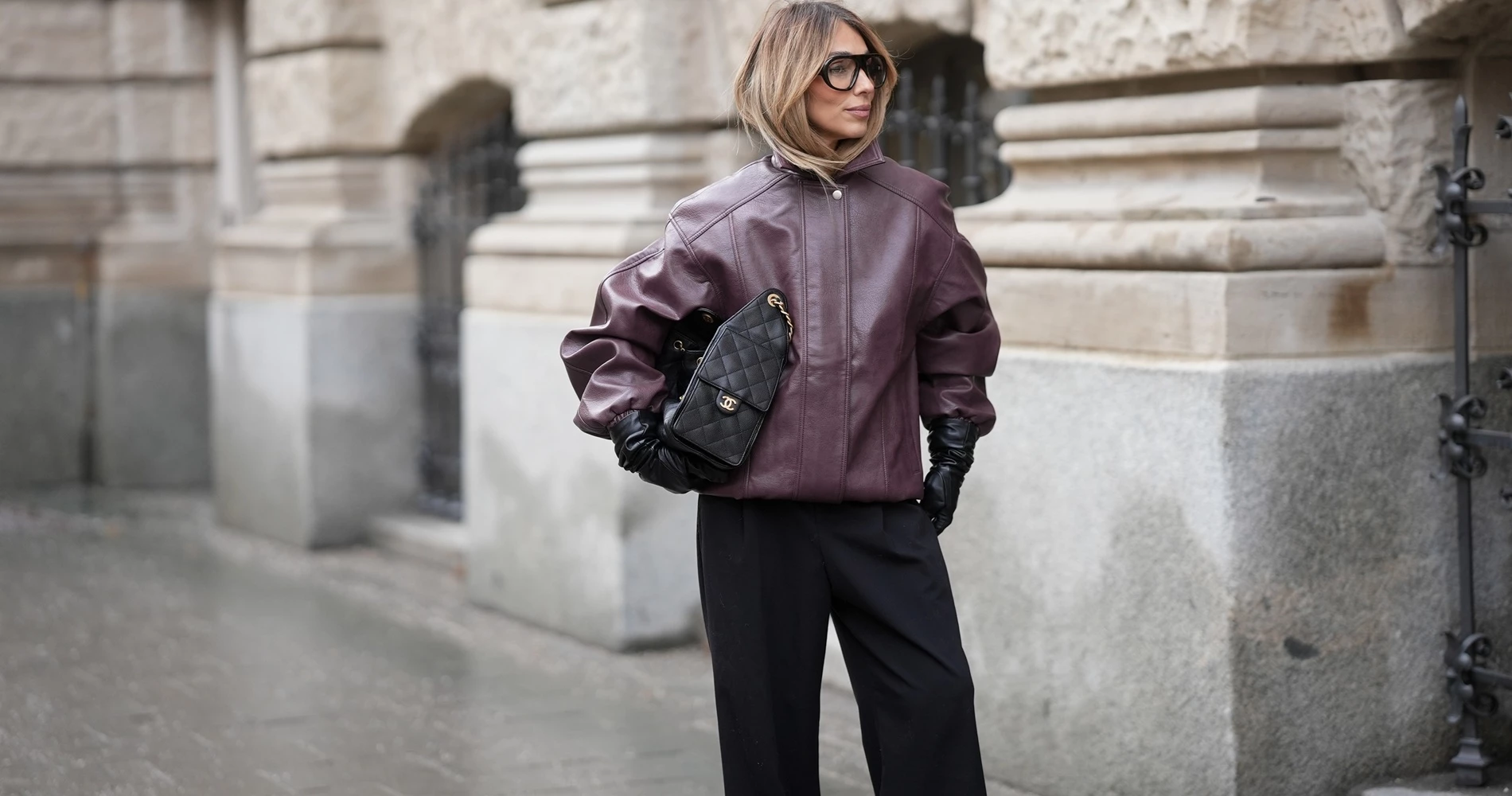 Ψάχνεις την τσάντα που θα κρατάς παντού; Αυτή τη μαύρη από τη Mango αξίζει να αγοράσεις στις εκπτώσεις