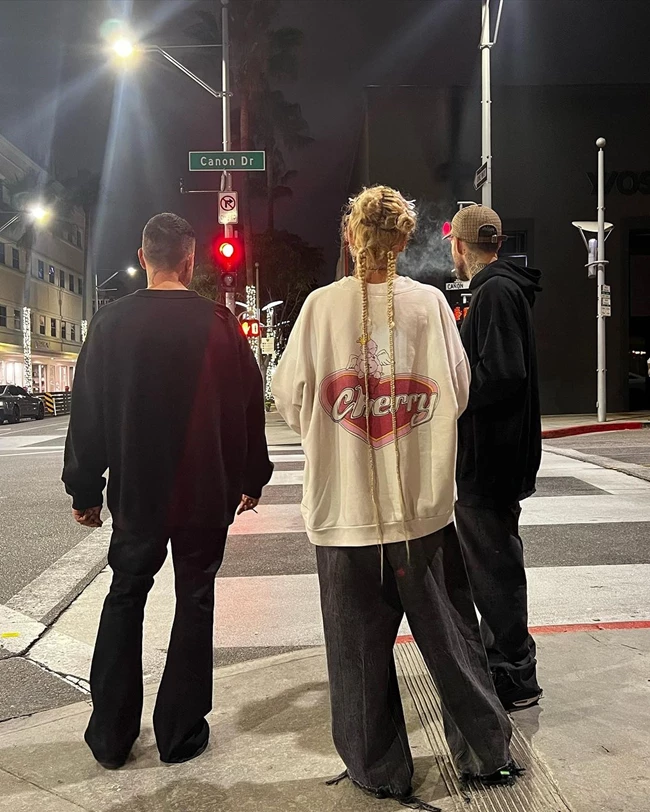Τάμτα και Πάρις Κασιδόκωστας |  Η βραδινή τους βόλτα στους δρόμους του Los Angeles και τα iconic outfits τους