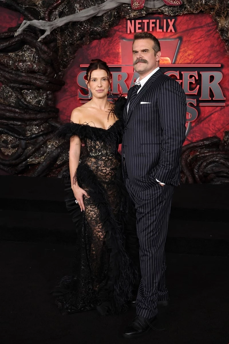 Millie Bobby Brown & David Harbour | Στιγμές συμφιλίωσης ή ένα καλά μελετημένο σχέδιο ενόψει πρεμιέρας;