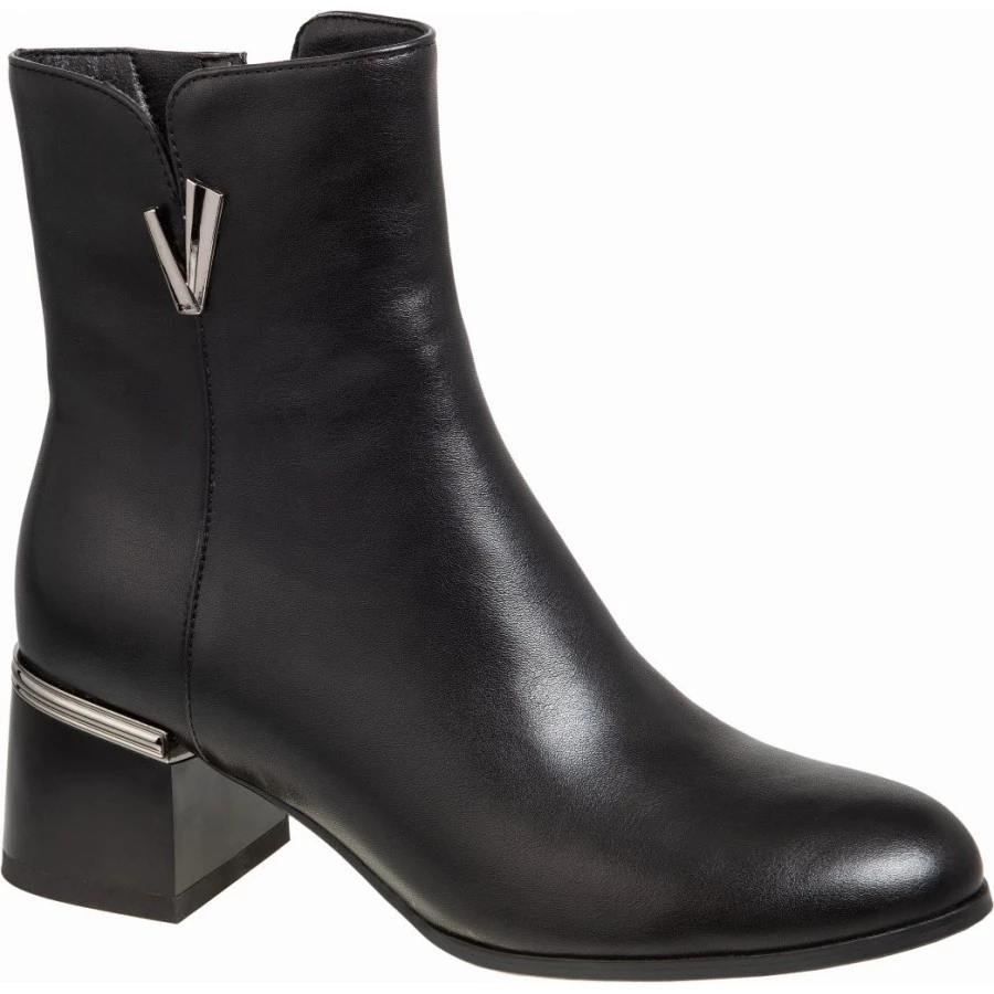 Τα 3 μποτάκια από την Adam's Shoes που θα εναλλάσσεις στα everyday looks σου