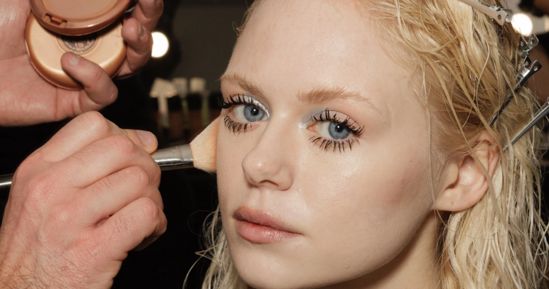 Θέλεις βλεφαρίδες σαν ψεύτικες; Βρήκα τις pro τεχνικές για μήκος και όγκο με τη mascara που έχεις ήδη