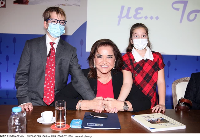 Ντόρα Μπακογιάννη με εγγόνια