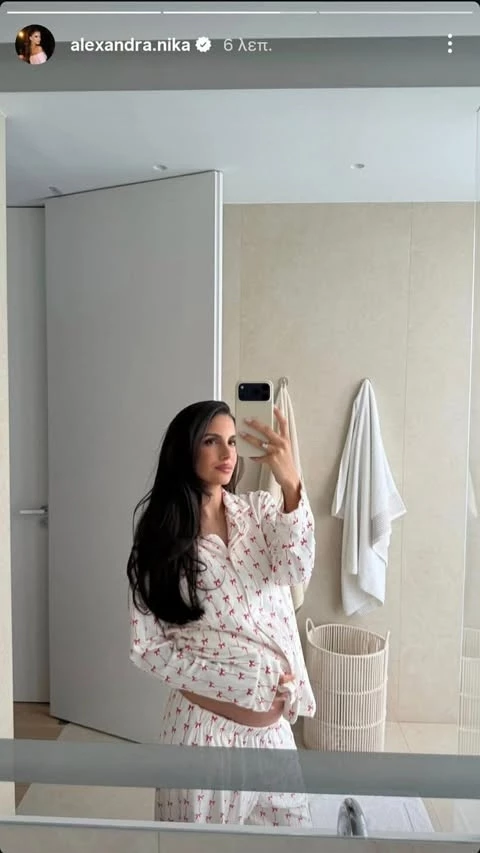 Η Αλεξάνδρα Νίκα στο μπάνιο της στη Βούλα