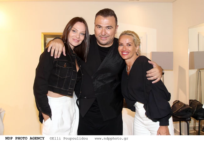 Η Υβόννη Μπόσνιακ σου δείχνει έναν stylish τρόπο να φορέσεις το λευκό παντελόνι